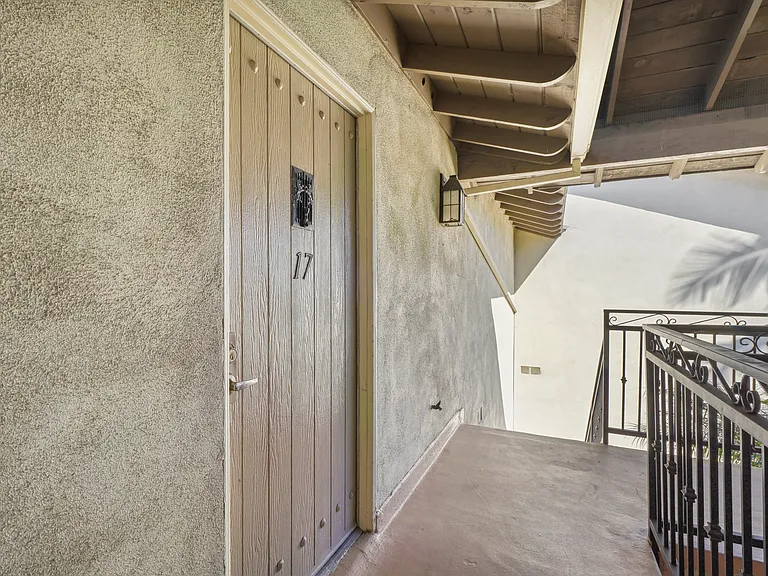 Sierra West Apartments — Photo 22