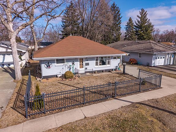 2nd image of 929 E Water St