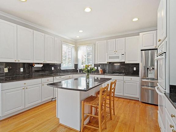 5th image of 47010 Northumberland St