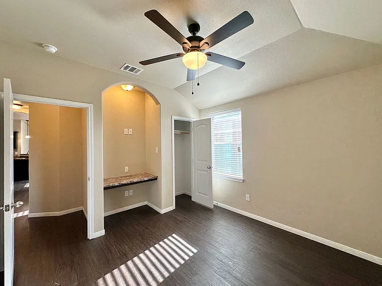 1301 Vanguard Ln — Photo 16