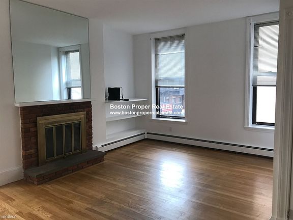 49 Gloucester #4 Boston - Back Bay Unit Photo 2