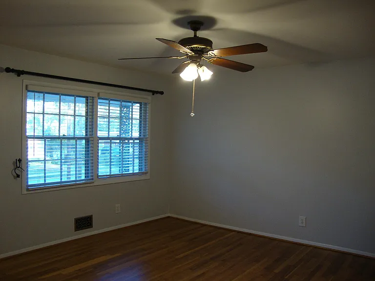 2746 Carolyn Dr SE — Photo 11