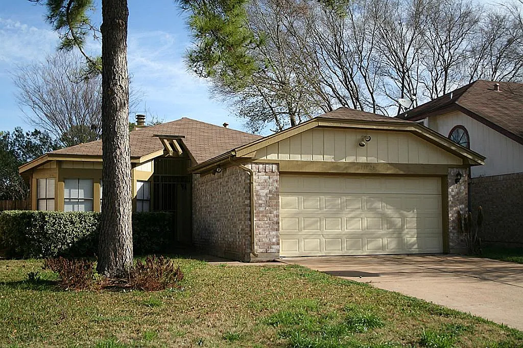 3 bed, 2.0 bath, 1704 sqft, $1,795 — Photo 1