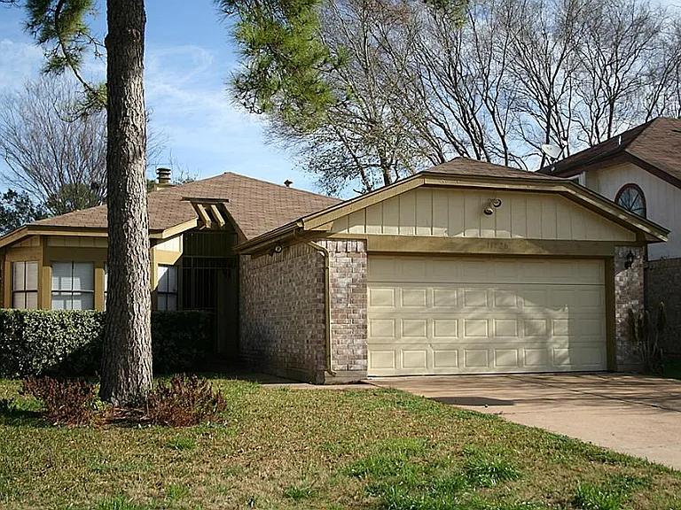 11726 Plumbrook Dr — Photo 1