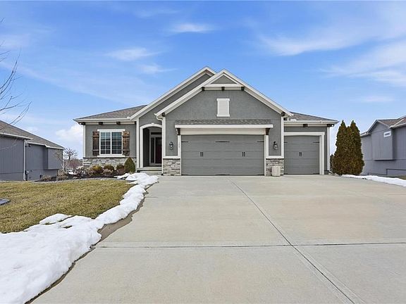 3rd image of 109 SE Riley St