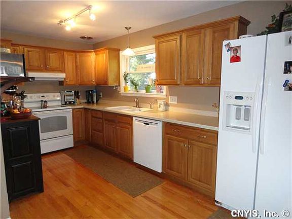 3rd image of 624 E Hamilton Ave