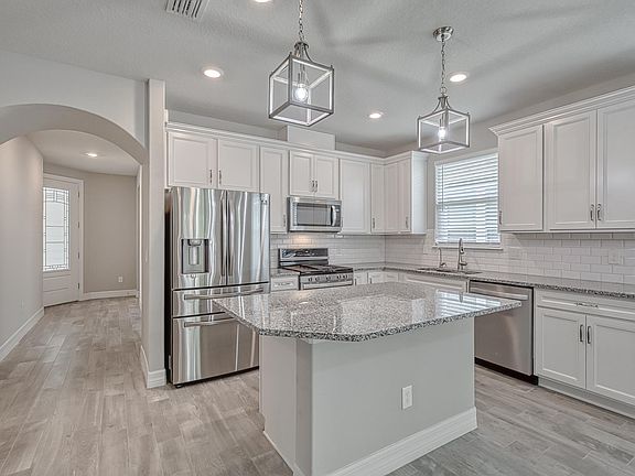 4th image of 68 Broadhaven Dr