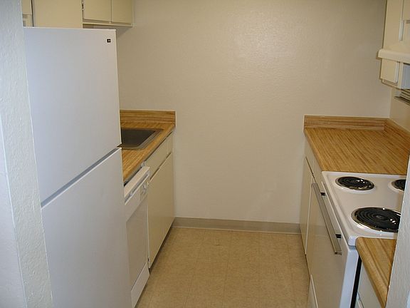 3rd image of 1121 Miramar Way APT 11
