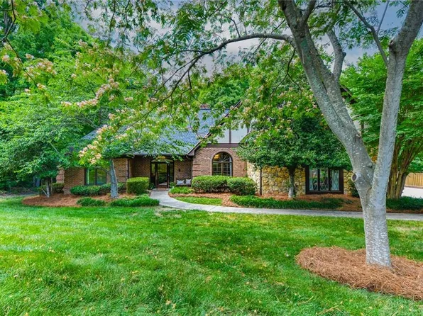 3808 Waldenbrook Rd, Greensboro, NC 27407