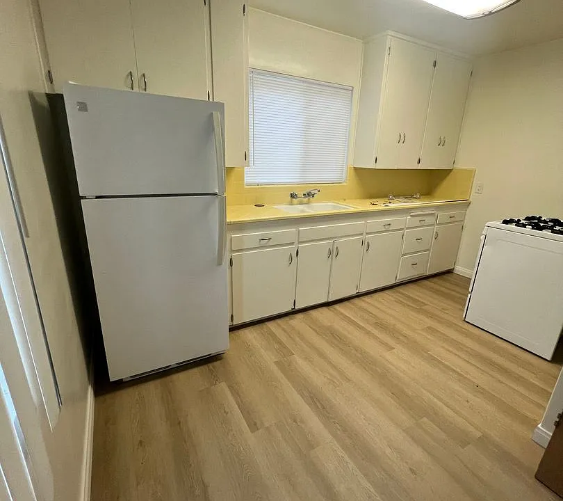263 N Dos Caminos Ave