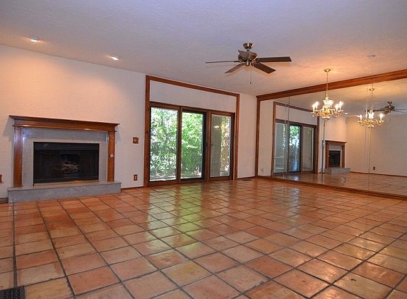 Living/dining rooms share same space