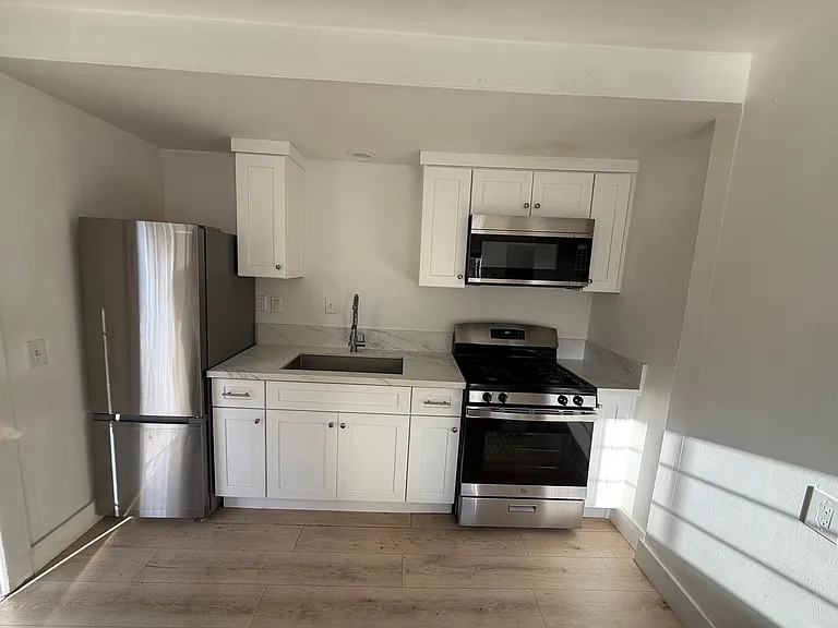 777 N Los Robles Ave #5 — Photo 5