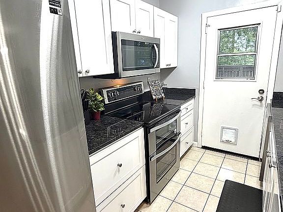 3rd image of 511 Westwood Dr