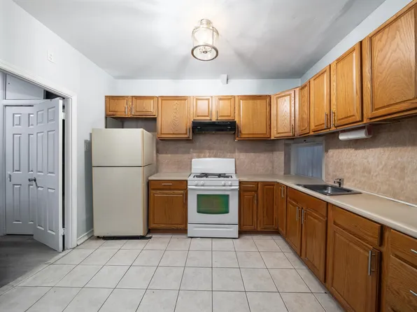 8222 Kennedy Boulevard image 5 of 8