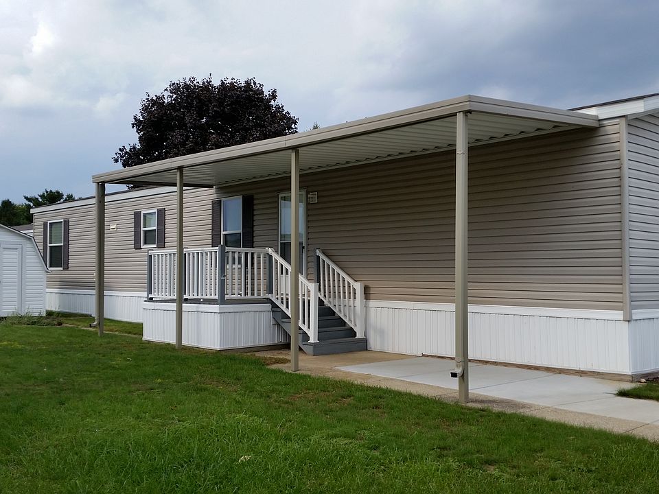Covered Porch & Patio area