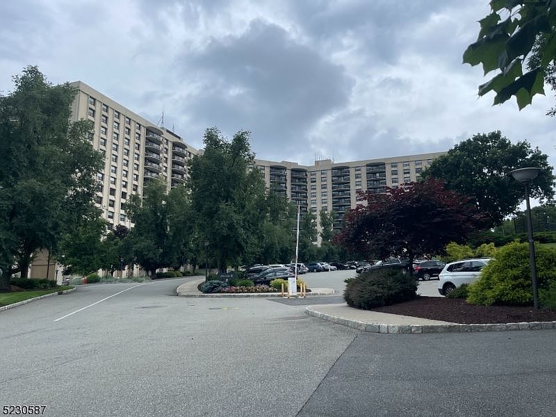 1st image of 2 Claridge Dr #9EE-9EE-9E