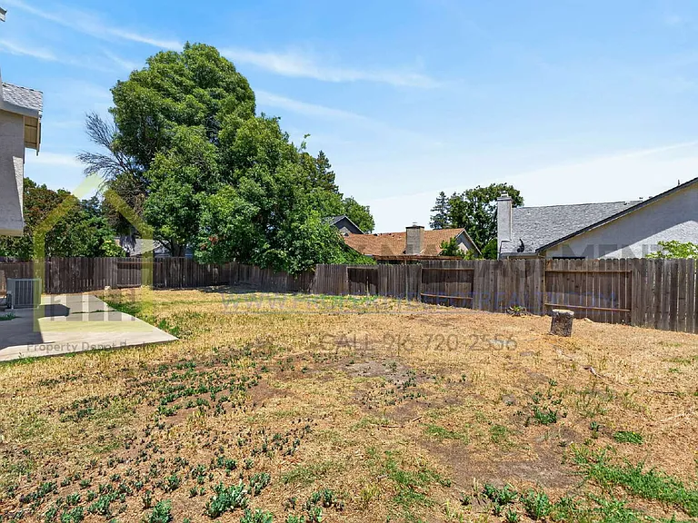 9013 Figtree Ct — Photo 46