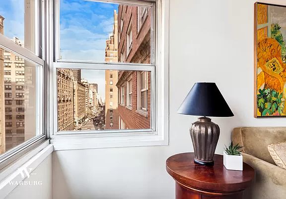 2nd image of 35 E 85th St APT 10B
