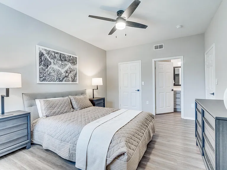 Lakeline Villas — Photo 17