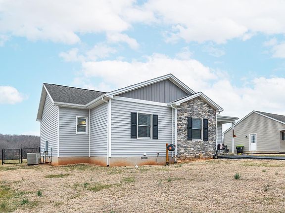 3rd image of 208 Stratford Pl