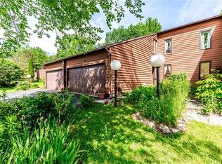 4618 Wisteria Cir, Manlius, NY 13104