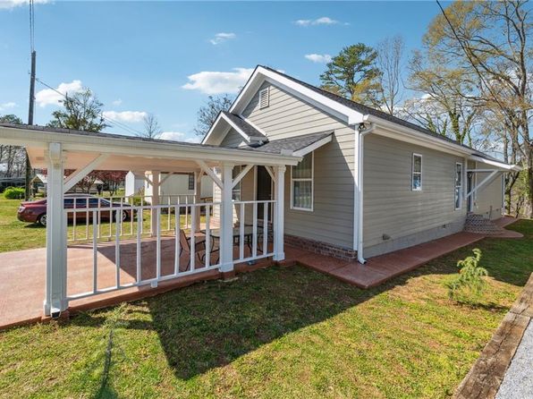 5577 Waterwood Dr, Gainesville, GA 30506