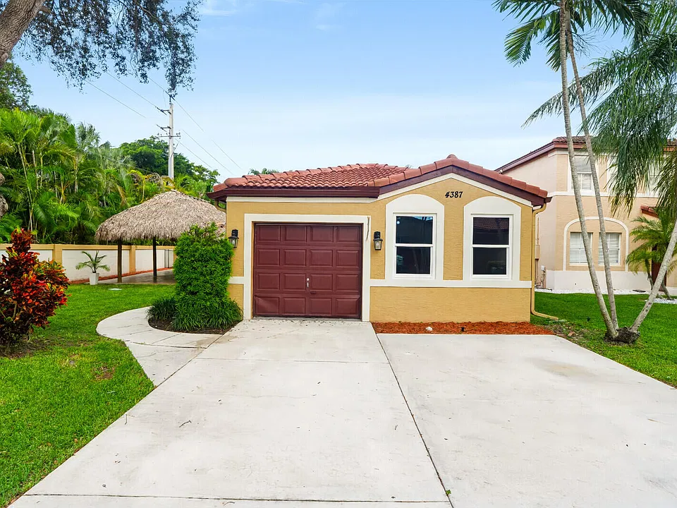 4387 NW 1st Dr