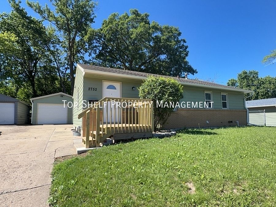 1st image of 2752 Holcomb Ave
