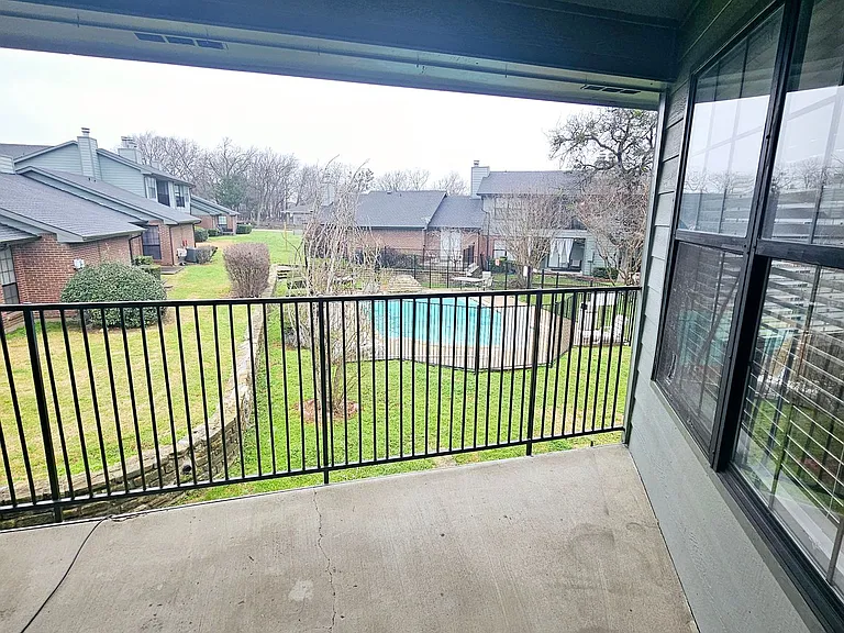 MOVE IN SPECIAL - $500.00 OFF 1ST MONTH'S RENT — Photo 10
