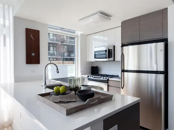 2-14 50th Avenue image 1 of 10