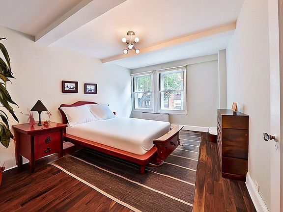 2nd image of 136 Waverly Pl APT 2C
