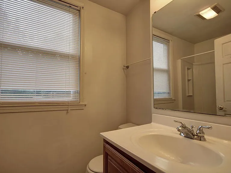 804 W Church St — Photo 20