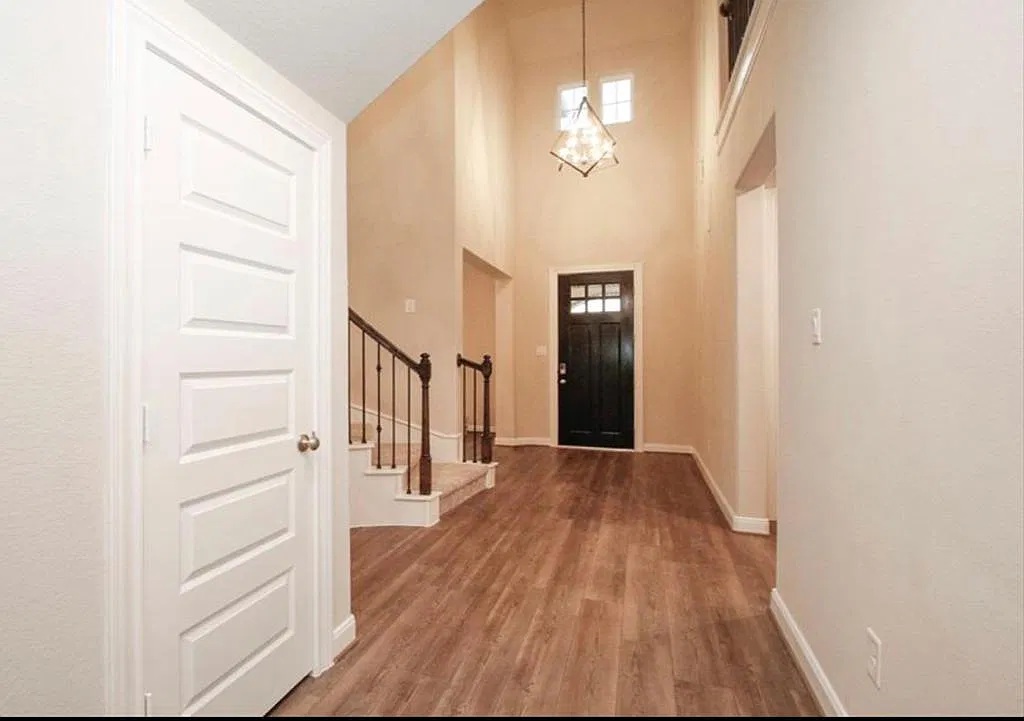4 bed, 3.5 bath, 3500 sqft, $3,500 — Photo 4