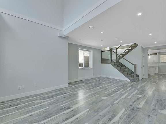 4th image of 8524 Forest Gate Dr
