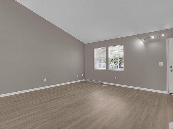 5th image of 213 Maple Tree Ct