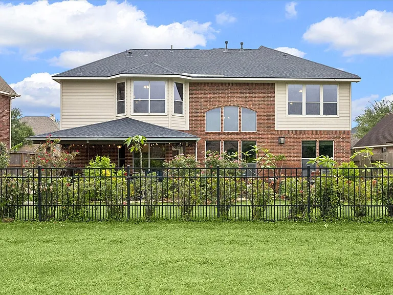 1125 Shady Knoll Ln — Photo 34