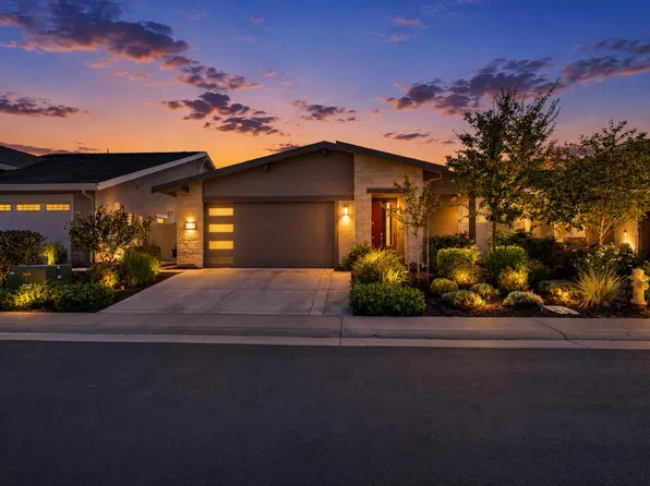 2073 Earthlight Ln, Roseville, CA 95747