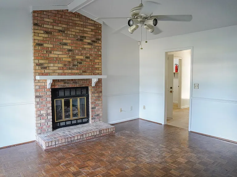 1311 Royal Oaks Ct — Photo 4