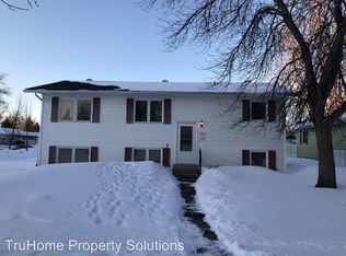 740 Central Plains Ct, Grand Forks, ND 58201
