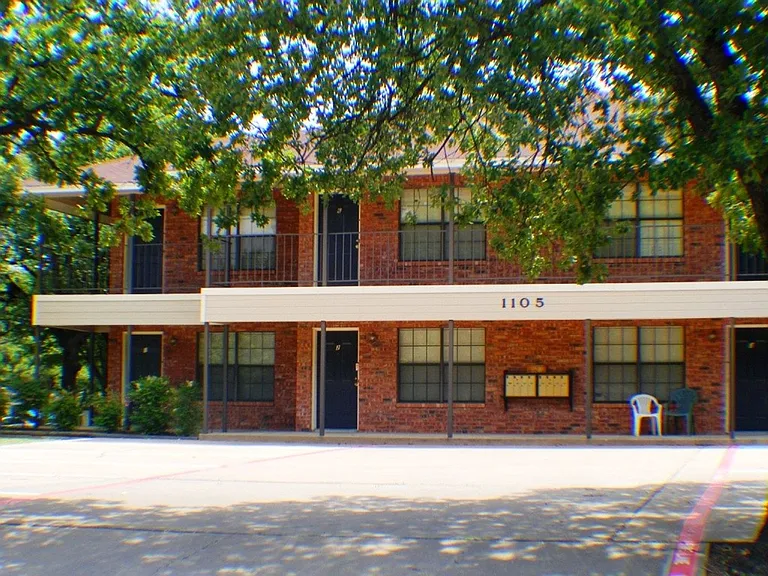 1105 S Avenue B — Photo 16