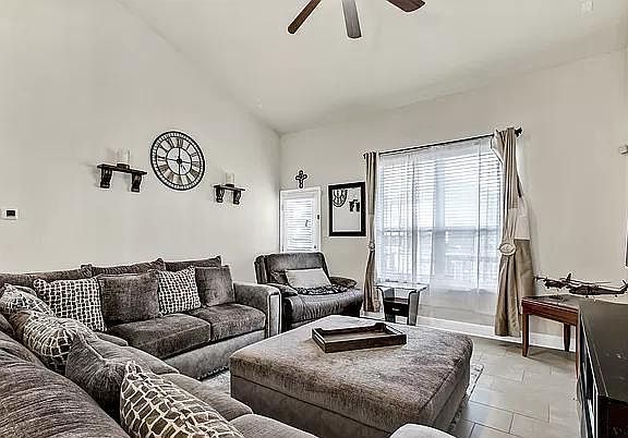3rd image of 6087 Akin Cir