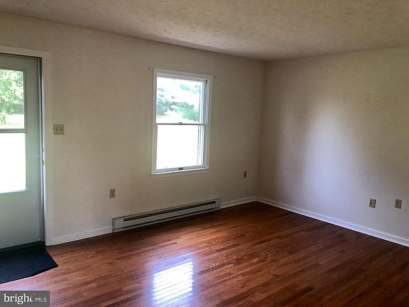 5th image of 200 Hackberry Dr
