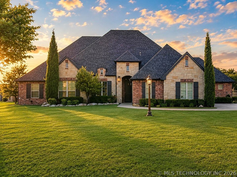 1st image of 6502 N Oakwood Cir