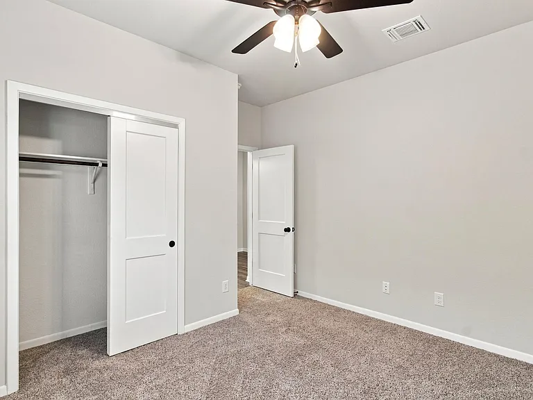 2827 Fox River Dr — Photo 21