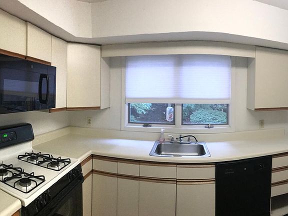 3rd image of 41 1st St
