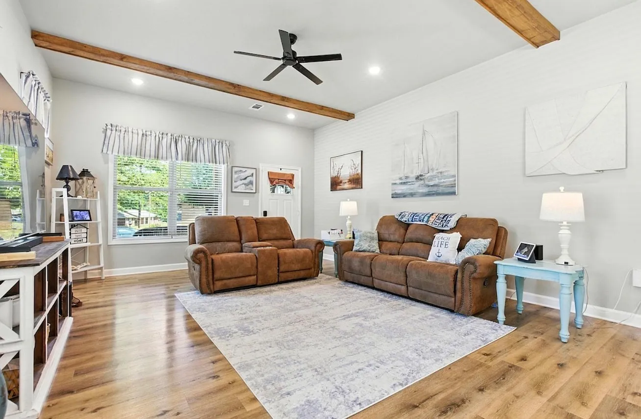 3 bed, 1830 sqft, $2,150 — Photo 2