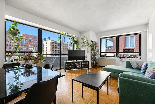 240 E 47th St #16A Photo 1