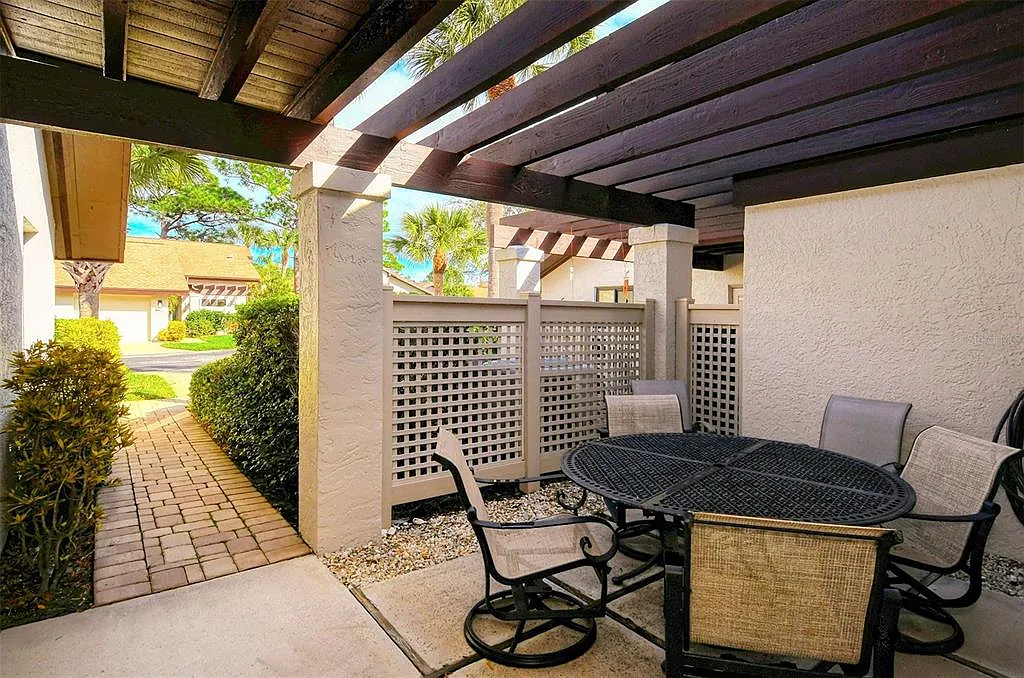 2 bed, 2.0 bath, 1283 sqft, $2,200 — Photo 3