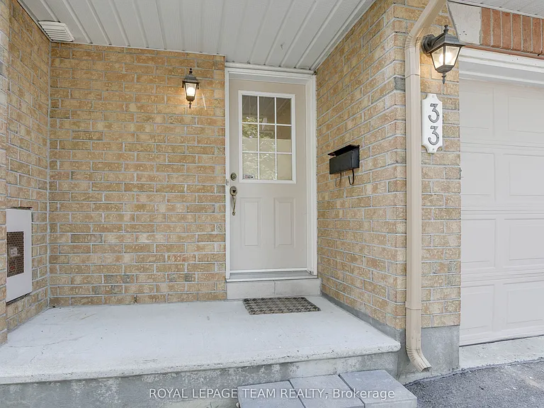 33 Scampton Dr — Photo 3