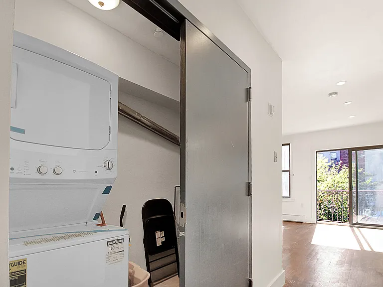 952 Madison St #2 — Photo 9